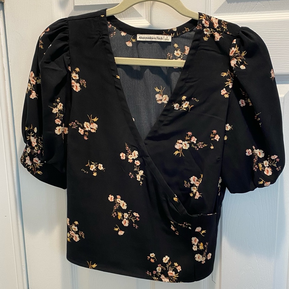 Abercrombie Puff Sleeve Wrap Top Black Floral Small